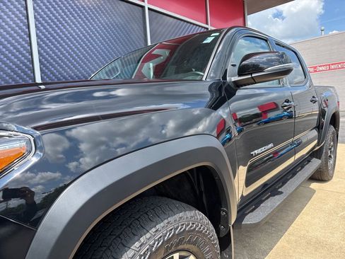 Used 2023 Toyota Tacoma TRD Off-Road image 12