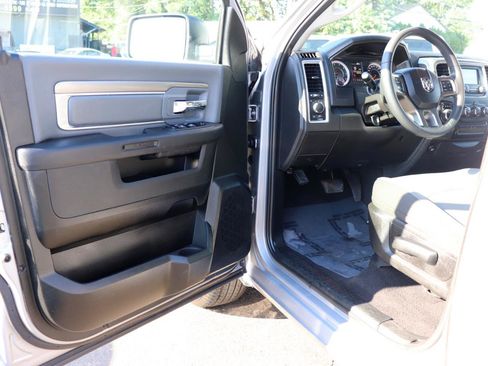 Used 2024 RAM 1500 Classic SLT AWD/4WD image 10