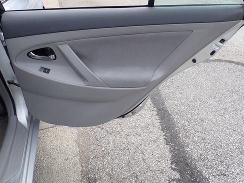Used 2010 Toyota Camry LE image 26