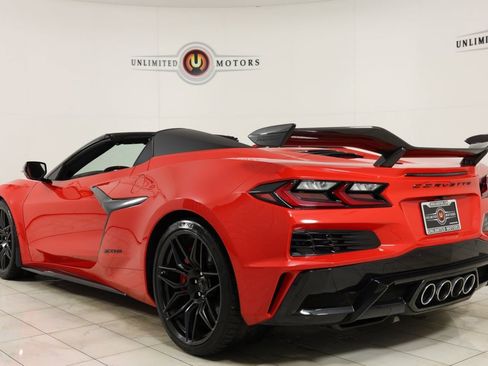 Used 2023 Chevrolet Corvette Z06 w/ Z07 Performance Package image 4