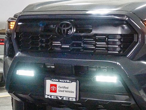 Certified 2025 Toyota Tacoma TRD Off-Road AWD/4WD image 6