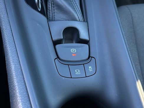 Used 2020 Toyota C-HR LE image 32