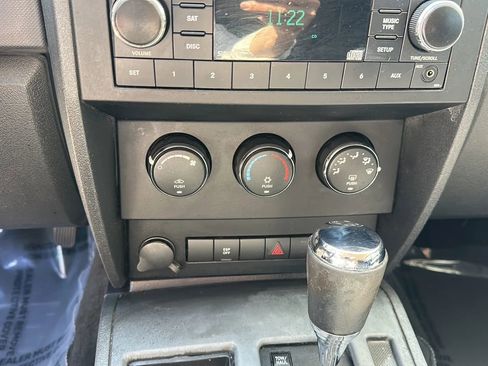 Used 2008 Dodge Nitro SXT image 32