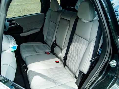 New 2025 Mitsubishi Outlander AWD image 14