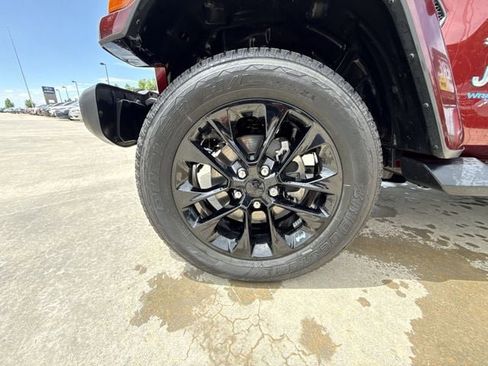 Used 2021 Jeep Wrangler Unlimited Sahara w/ Cold Weather Group AWD/4WD image 10