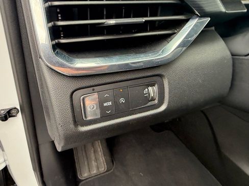 Used 2025 GMC Acadia Elevation image 19