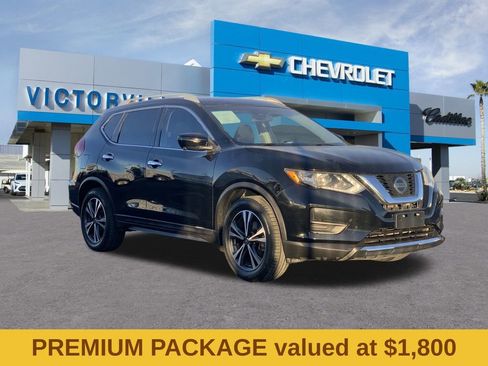 Used 2020 Nissan Rogue SV w/ Premium Package image 3