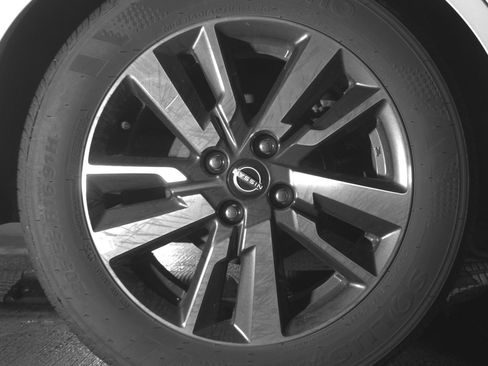 Used 2025 Nissan Versa SV image 15