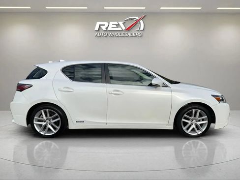 Used 2014 Lexus CT 200h image 40