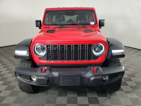Used 2025 Jeep Wrangler Unlimited Rubicon w/ Convenience Group AWD/4WD image 9