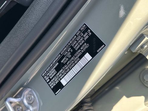 Certified 2025 Volvo XC40 B5 Plus w/ Climate Package image 29