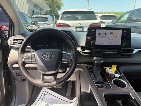 Used 2021 Toyota Sienna XLE FWD image 39