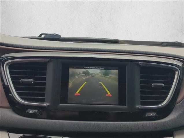 Used 2018 Chrysler Pacifica Touring Plus FWD image 19