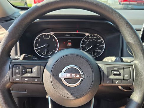 Used 2024 Nissan Rogue S FWD image 22