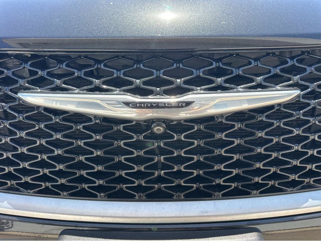 Used 2023 Chrysler Pacifica Pinnacle FWD image 49