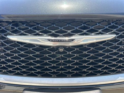 Used 2023 Chrysler Pacifica Pinnacle FWD image 49