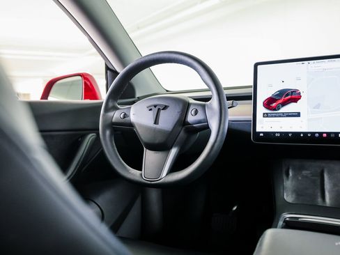 Used 2021 Tesla Model Y Long Range image 26