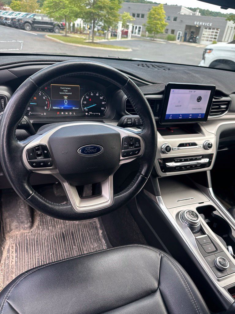 Used 2021 Ford Explorer XLT w/ Equipment Group 202A AWD/4WD image 14