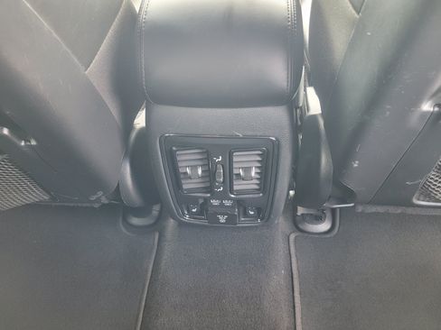 Used 2020 Jeep Grand Cherokee Limited w/ Luxury Group II AWD/4WD image 19
