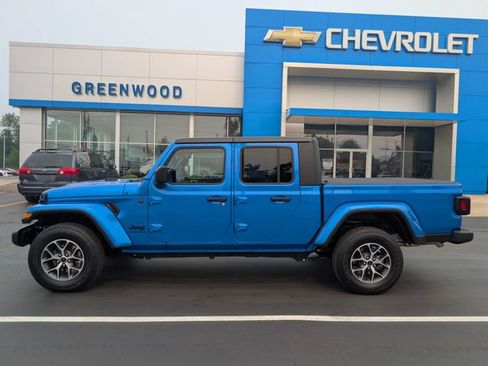 Used 2024 Jeep Gladiator Sport w/ Dual Top Group AWD/4WD image 2