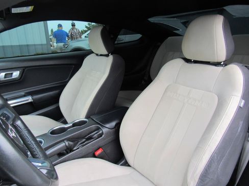 Used 2020 Ford Mustang Coupe RWD image 16