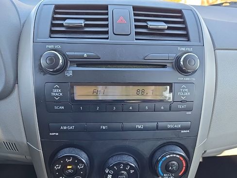 Used 2010 Toyota Corolla LE image 23