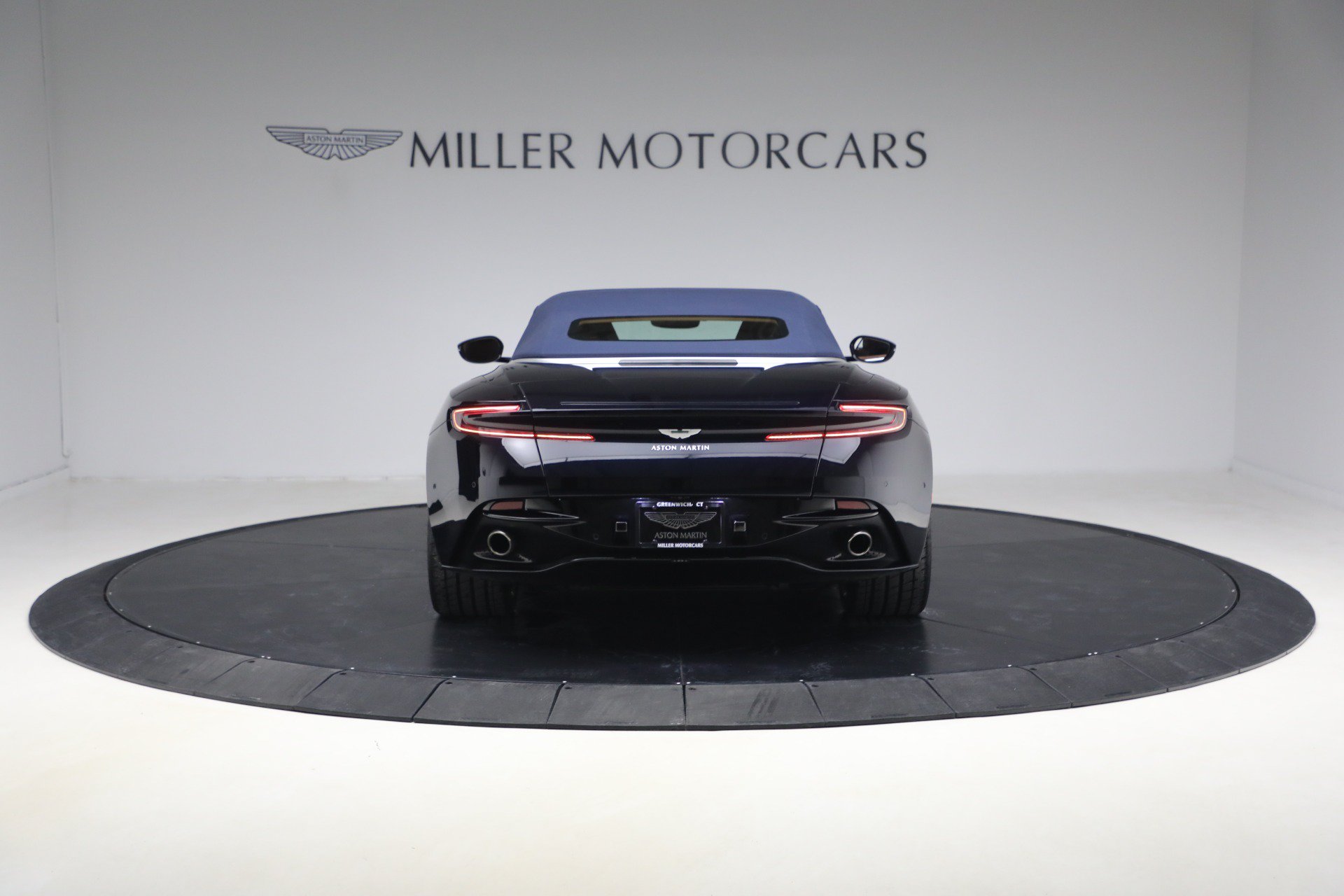 Used 2019 Aston Martin DB11 Volante RWD image 18