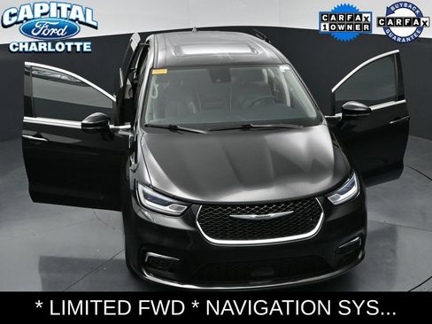 Used 2024 Chrysler Pacifica Limited FWD image 34