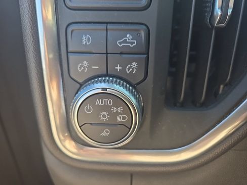 Used 2020 GMC Sierra 1500 SLT RWD image 16