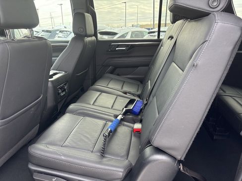 Used 2025 Chevrolet Suburban Z71 image 10