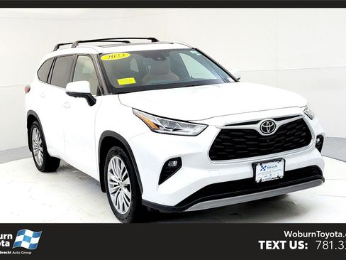 Used 2023 Toyota Highlander Platinum image 1