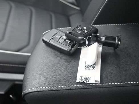 Used 2024 Volkswagen Tiguan SEL R-Line AWD/4WD image 9