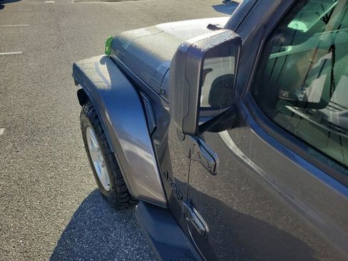 Used 2023 Jeep Gladiator Sport image 18