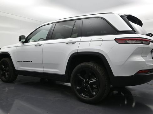 Used 2022 Jeep Grand Cherokee Altitude image 23