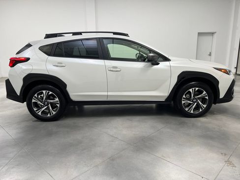 Used 2025 Subaru Crosstrek 2.0i Premium image 8