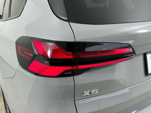 Used 2024 BMW X5 M60i AWD/4WD image 12