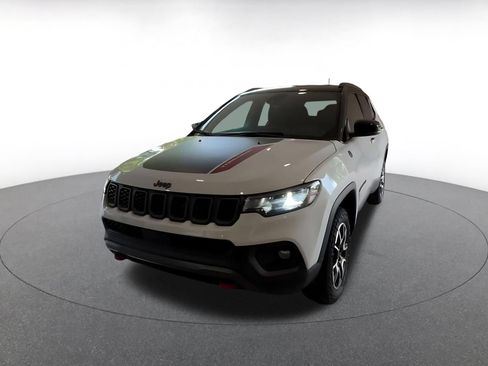 Used 2025 Jeep Compass Trailhawk AWD/4WD image 5