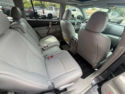 Used 2011 Toyota Highlander Limited w/ Tow Pkg AWD/4WD image 20