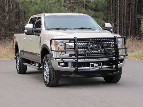 Used 2017 Ford F250 Lariat w/ Lariat Value Package image 8