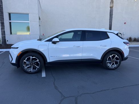 Used 2025 Chevrolet Equinox EV LT w/ Comfort Package image 6