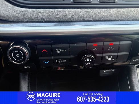 Used 2022 Jeep Compass Latitude w/ Sun and Sound Group AWD/4WD image 25