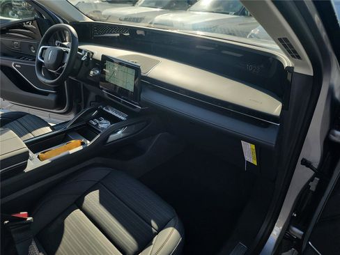 New 2026 Lincoln Nautilus Reserve image 25