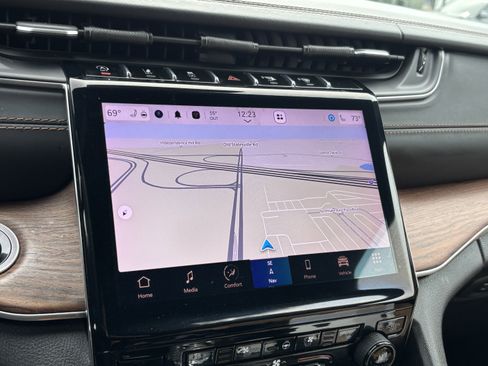 Used 2022 Jeep Grand Cherokee L Summit w/ Advanced Protech Group IV image 24