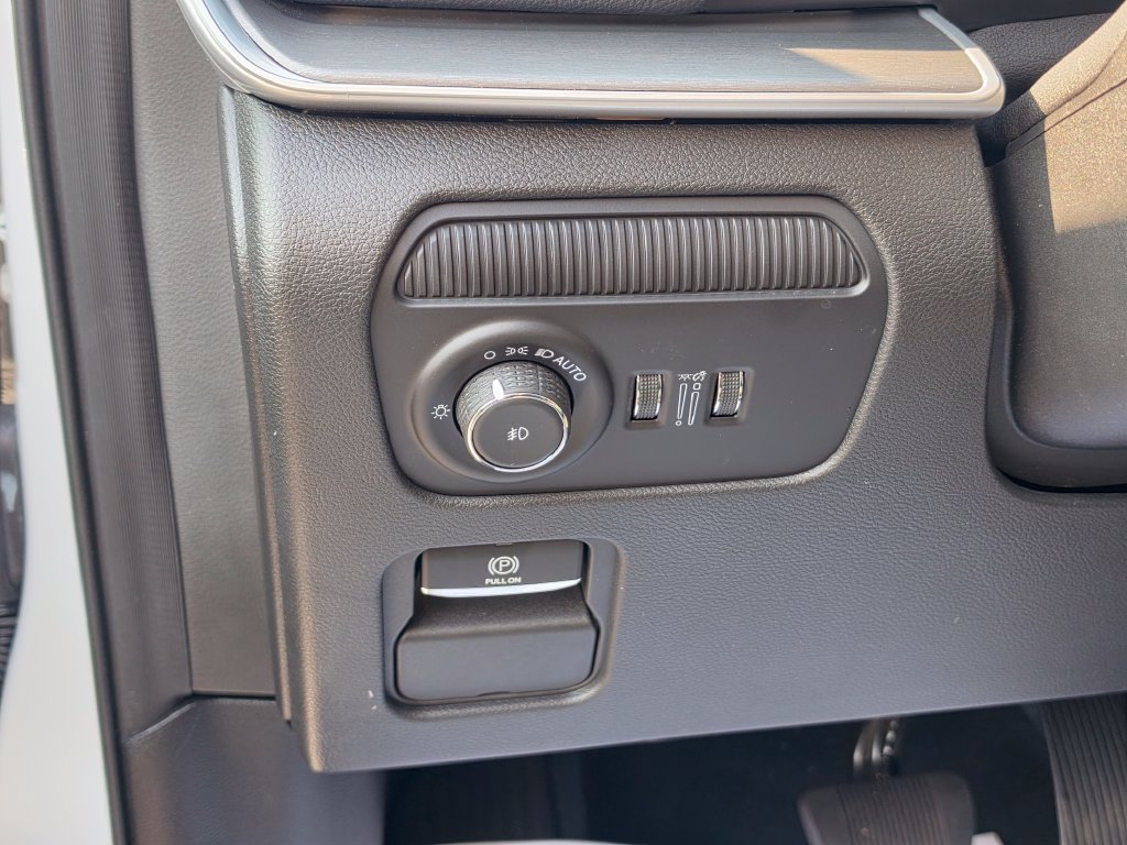Used 2025 Jeep Wagoneer Series III w/ Premium Group I AWD/4WD image 15
