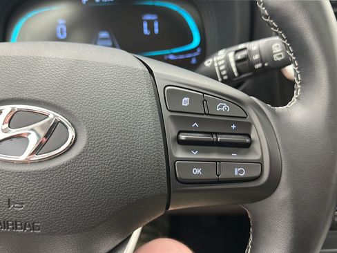 Used 2025 Hyundai Venue SEL FWD image 19