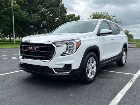 Used 2022 GMC Terrain SLE w/ Driver Convenience Package image 3