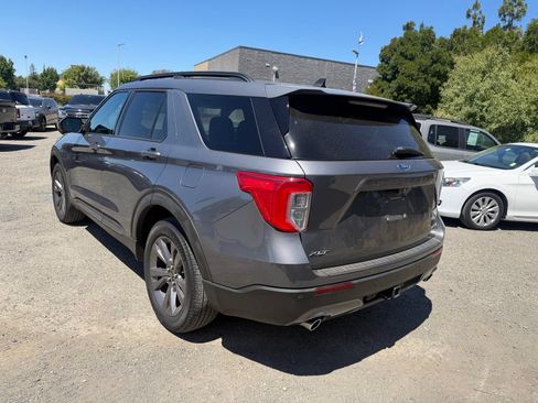 Used 2021 Ford Explorer XLT w/ Equipment Group 202A AWD/4WD image 3
