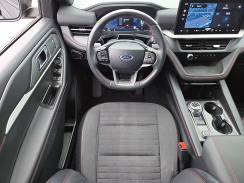 Used 2025 Ford Explorer ST-Line w/ ST-Line Street Pack AWD/4WD image 28