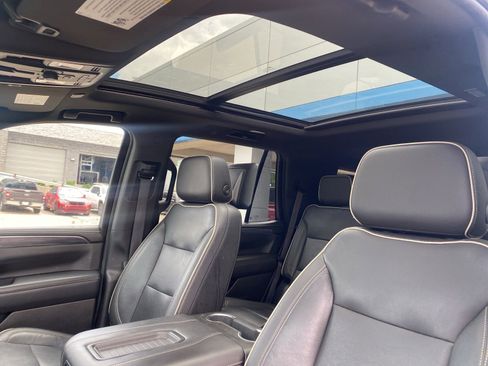 Used 2021 GMC Yukon SLT w/ SLT Premium Package AWD/4WD image 5