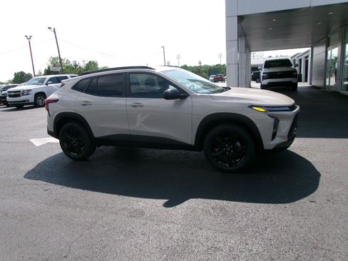 New 2026 Chevrolet Trax ACTIV FWD image 1